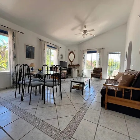 Cd-2392 Three Bed Two Bathroom With Pool *