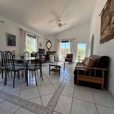 Cd-2392 Three Bed Two Bathroom With Pool
