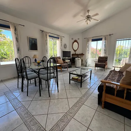 Cd-2392 Three Bed Two Bathroom With Pool