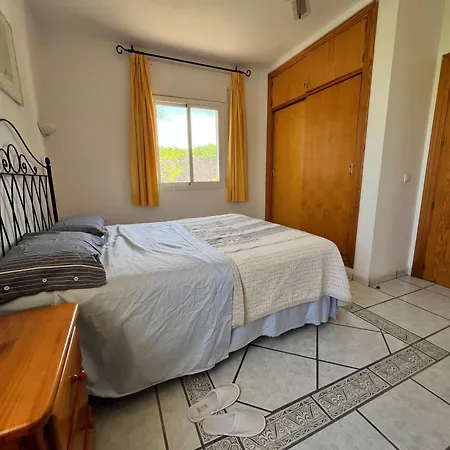 Cd-2392 Three Bed Two Bathroom With Pool