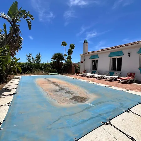 Willa Cd-2392 Three Bed Two Bathroom With Pool