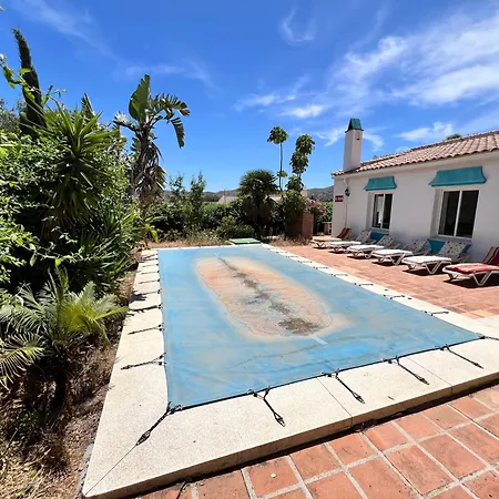 Cd-2392 Three Bed Two Bathroom With Pool *