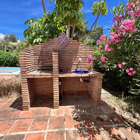 Cd-2392 Three Bed Two Bathroom With Pool *