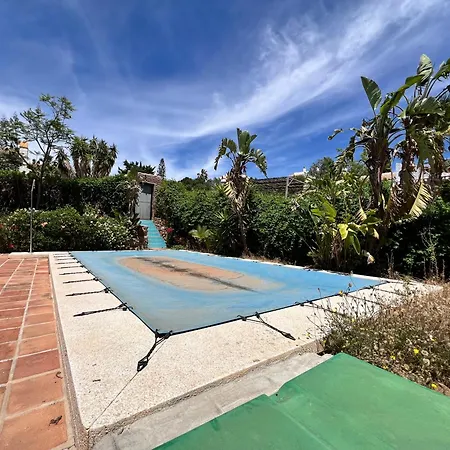 Cd-2392 Three Bed Two Bathroom With Pool